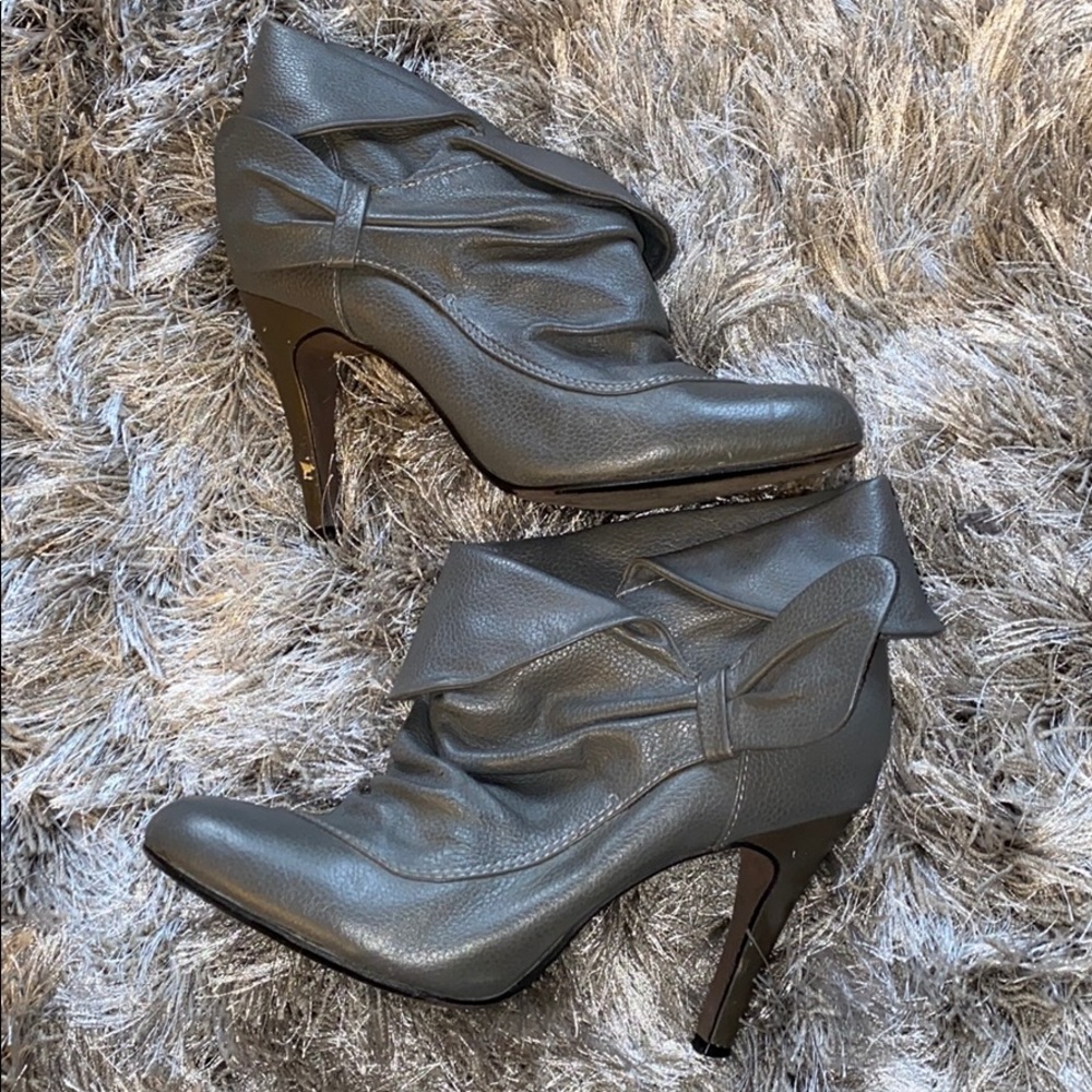 Grey ankle bootie